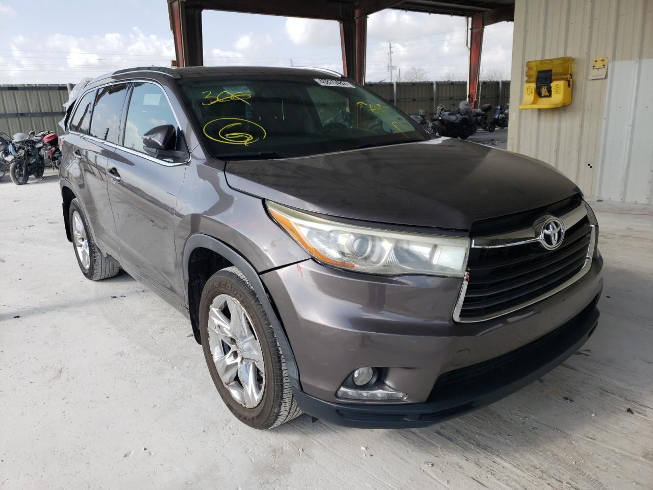 TOYOTA HIGHLANDER 2015 with VIN 5TDDKRFH7FS212316 - Photo from auction