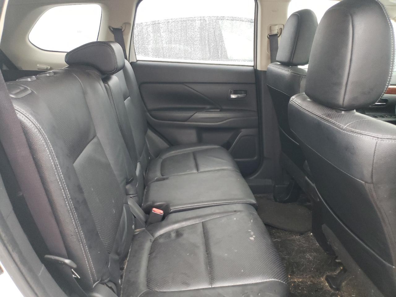 Photo 6 from auction – 2014 MITSUBISHI OUTLANDER with VIN JA4AD3A36EZ012945