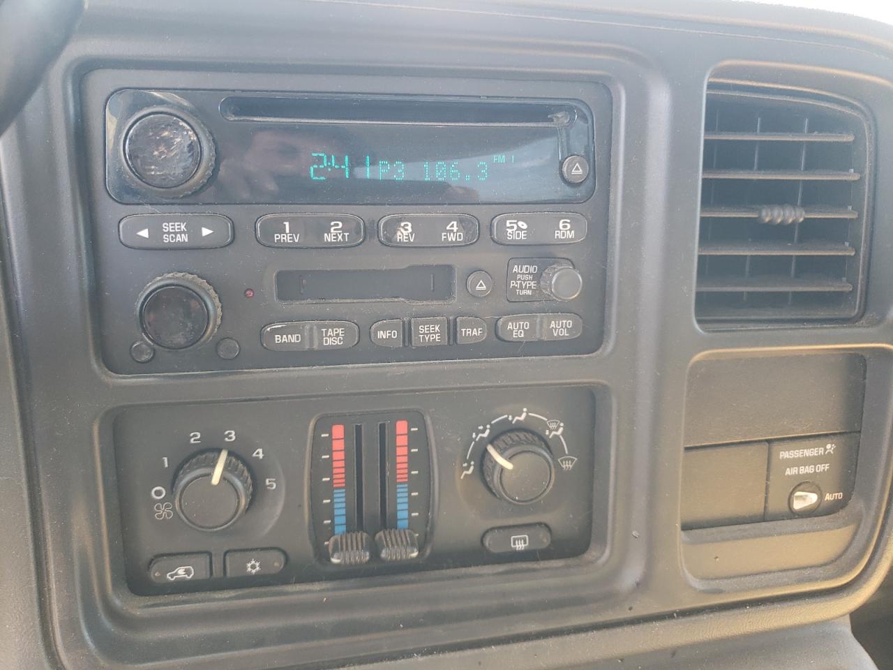 Photo 9 from auction – 2004 GMC NEW SIERRA with VIN 1GTEK19T44E339744