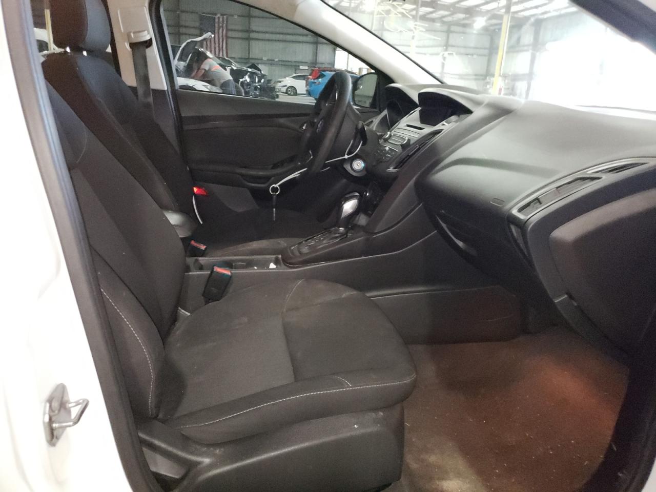 Photo 5 from auction – 2016 FORD FOCUS SE with VIN 1FADP3F2XGL337670