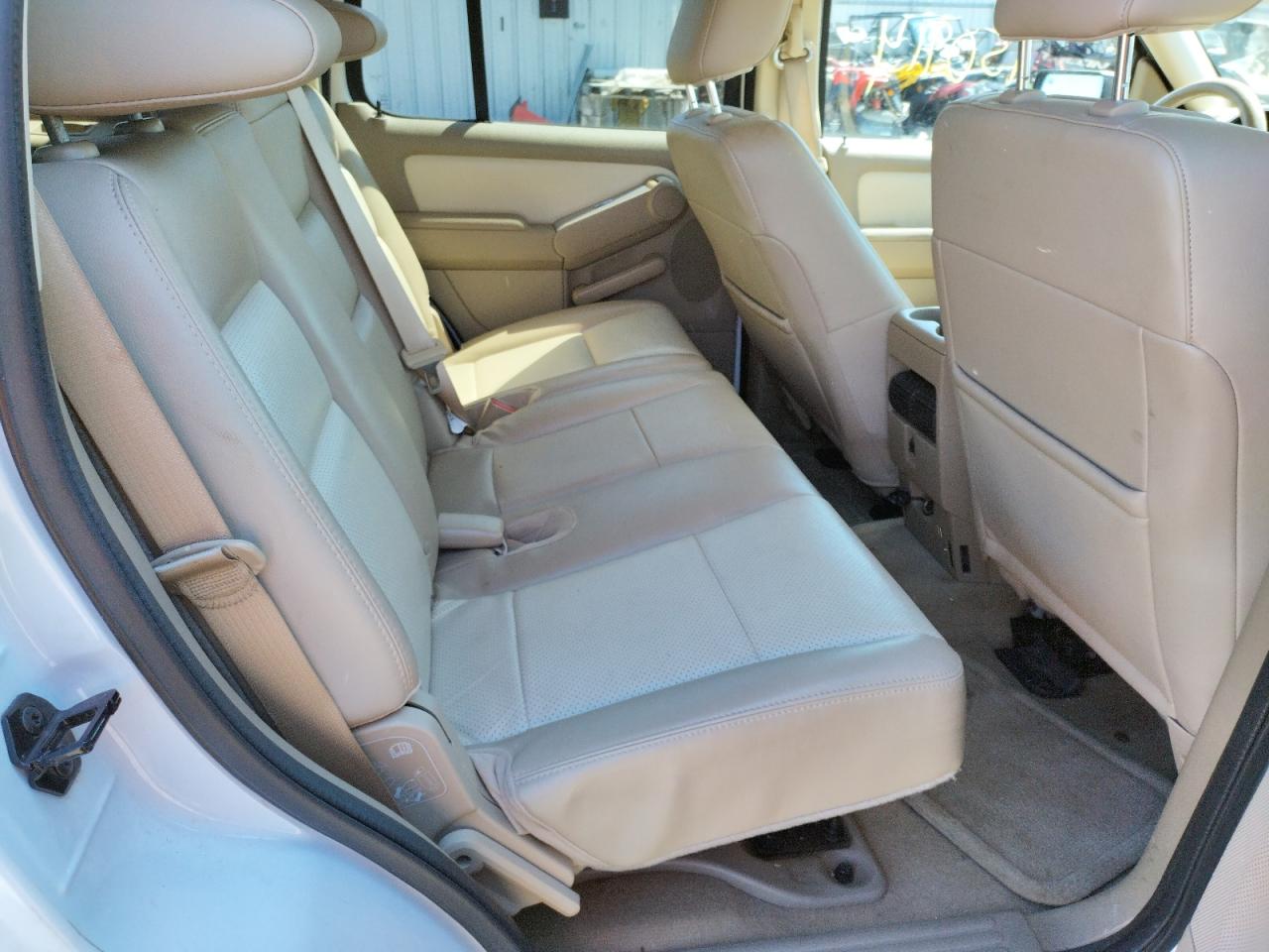 Photo 6 from auction – 2010 MERCURY MOUNTAINEE with VIN 4M2EN3HE4AUJ07355