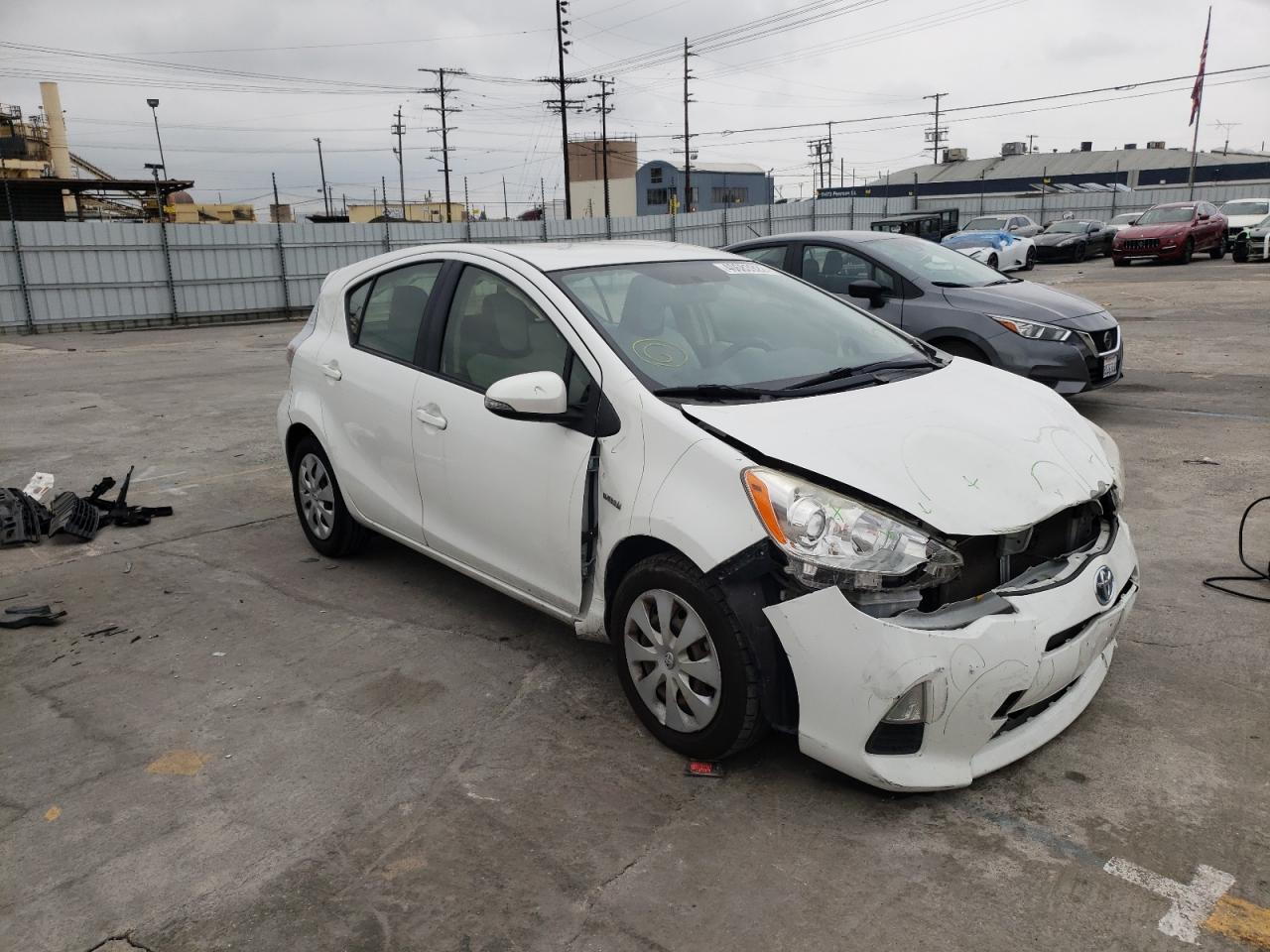 TOYOTA PRIUS C 2014 z numerem VIN JTDKDTB35E1572575 - Zdjęcie z aukcji