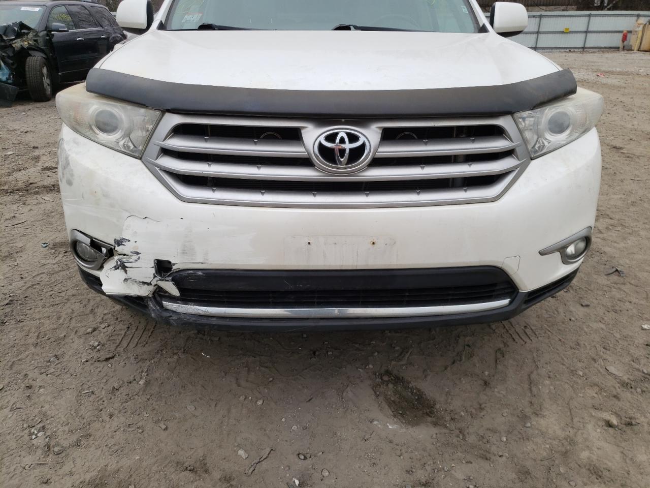 Photo 9 from auction – 2011 TOYOTA HIGHLANDER with VIN 5TDBK3EH4BS089431