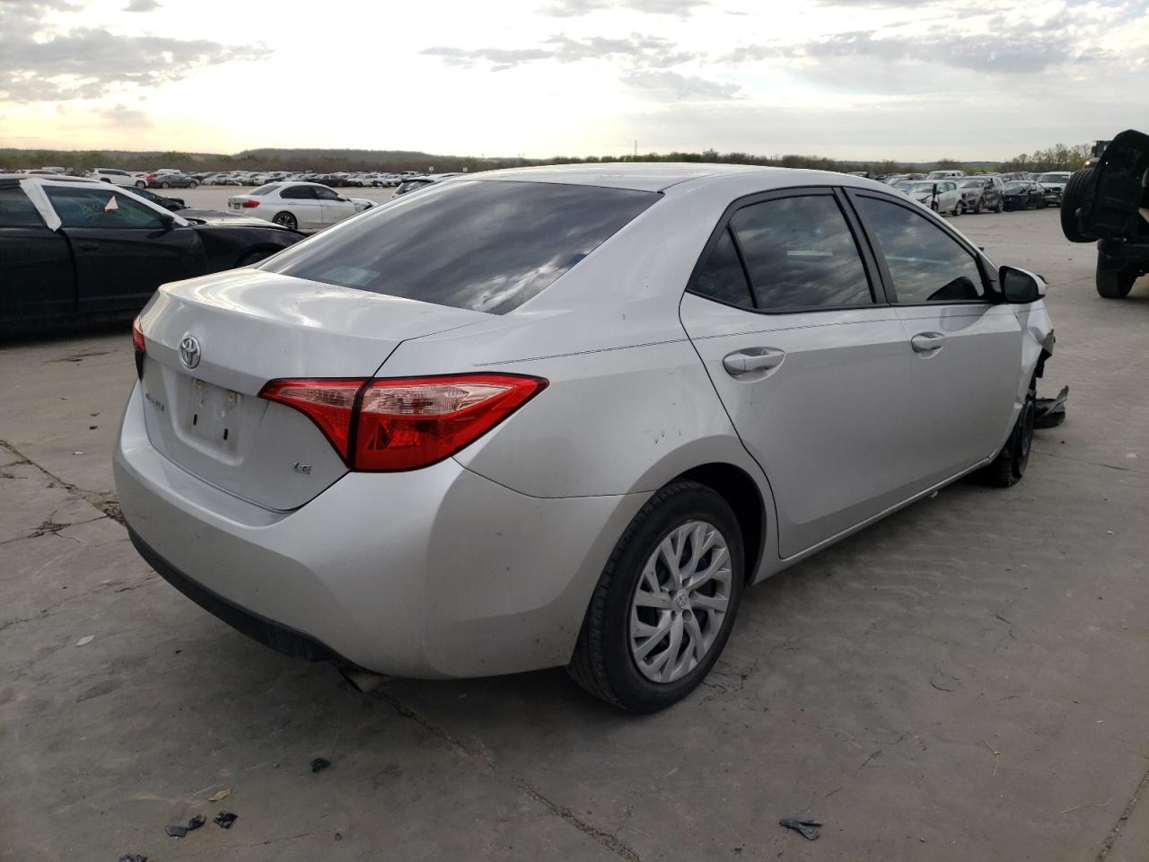 Photo 4 from auction – 2018 TOYOTA COROLLA L with VIN 5YFBURHE4JP793201