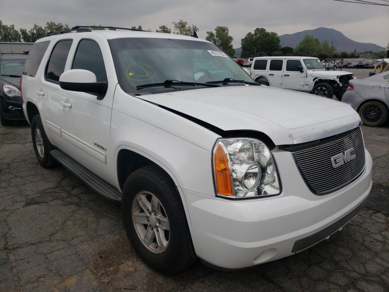 GMC YUKON SLE 2013 with VIN 1GKS1AE09DR367781 - Photo from auction