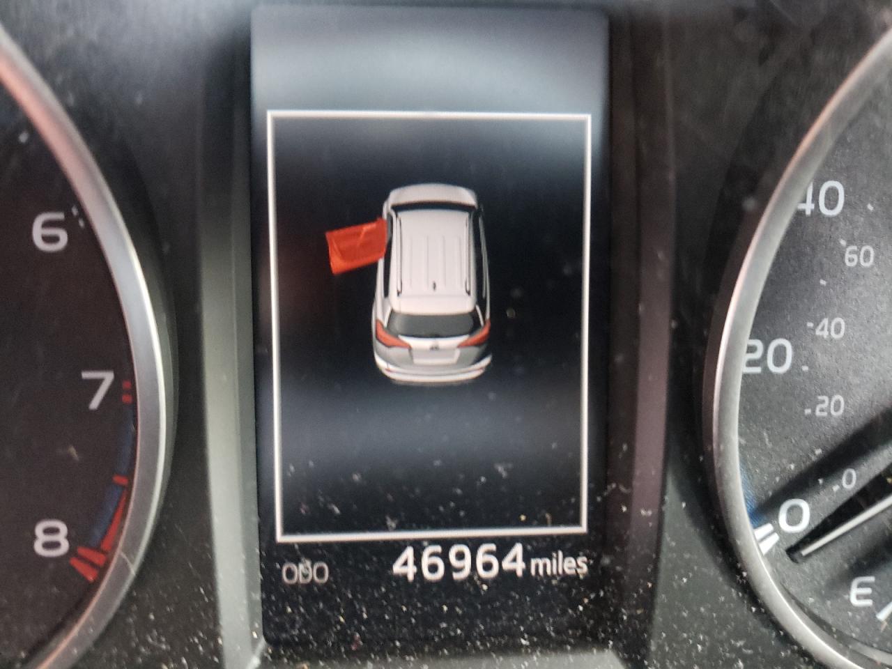 Photo 8 from auction – 2018 TOYOTA RAV4 LE with VIN JTMBFREV9JJ719632