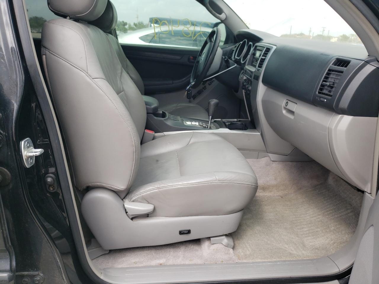 Photo 5 from auction – 2004 TOYOTA 4RUNNER SR with VIN JTEZU14R740038689