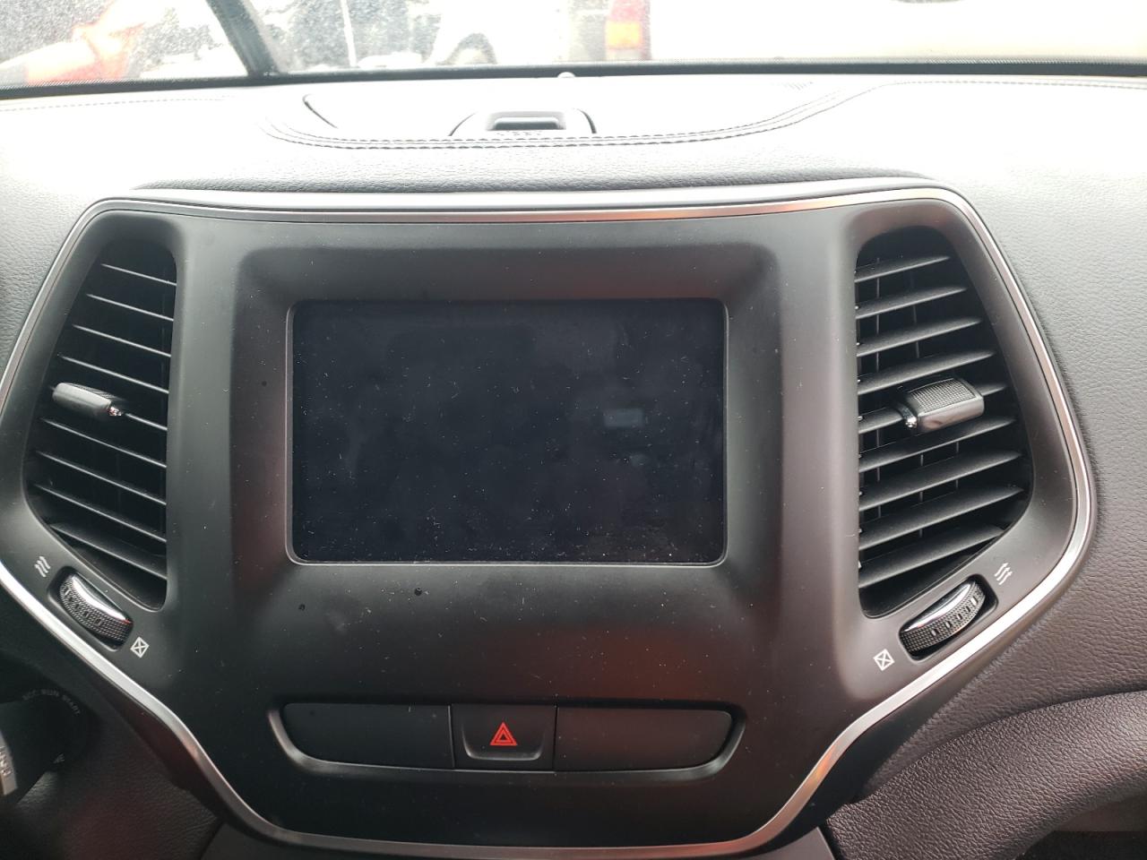 Photo 9 from auction – 2019 JEEP CHEROKEE L with VIN 1C4PJLCB0KD434487