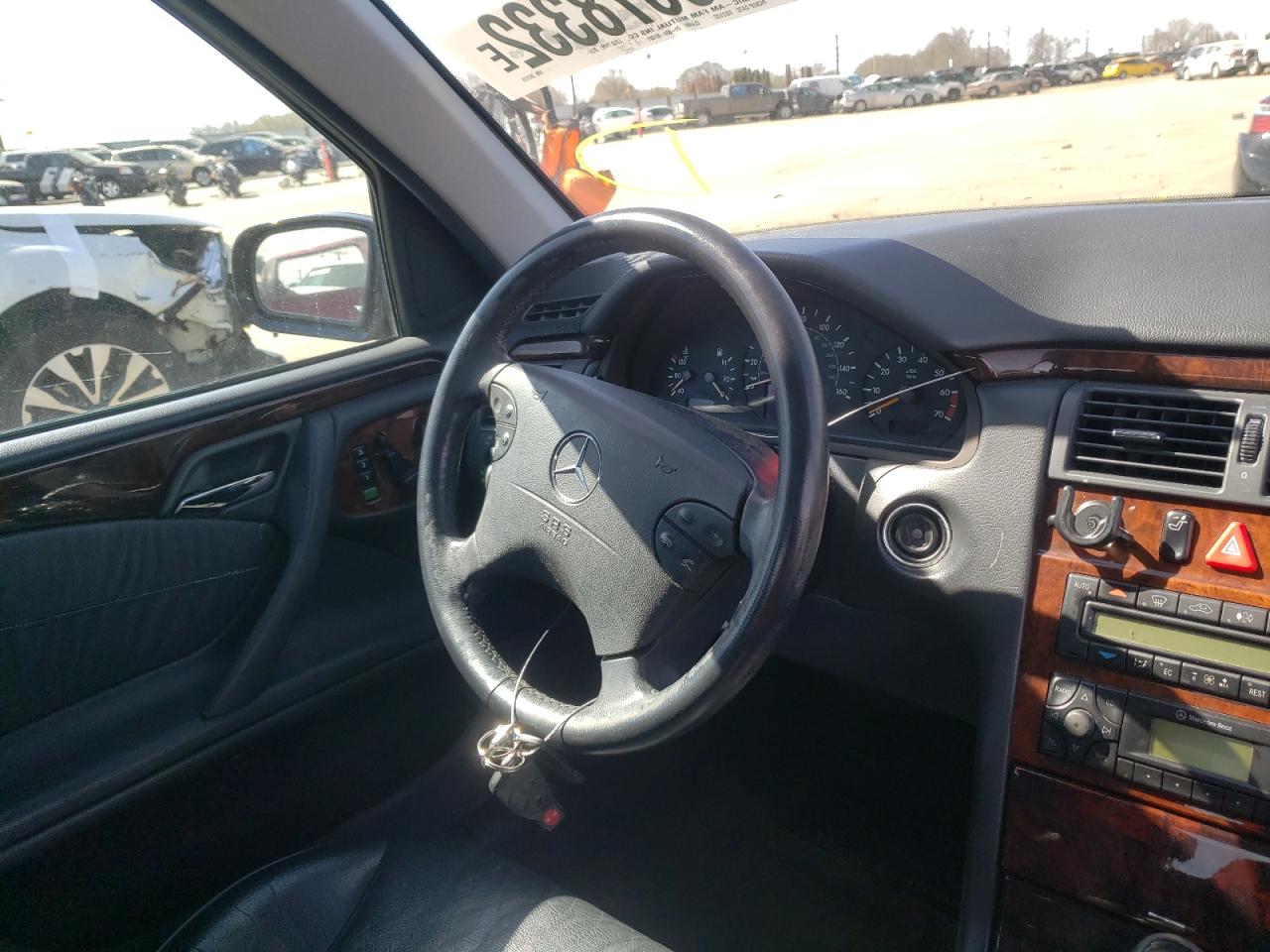 Photo 9 from auction – 2001 MERCEDES-BENZ E 320 with VIN WDBJF65J81B287275