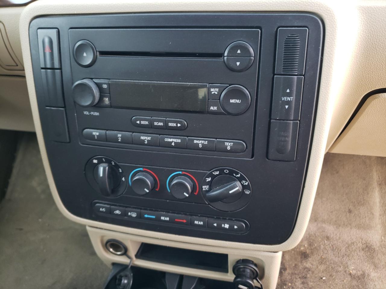 Photo 9 from auction – 2004 FORD FREESTAR S with VIN 2FMZA52214BA45299