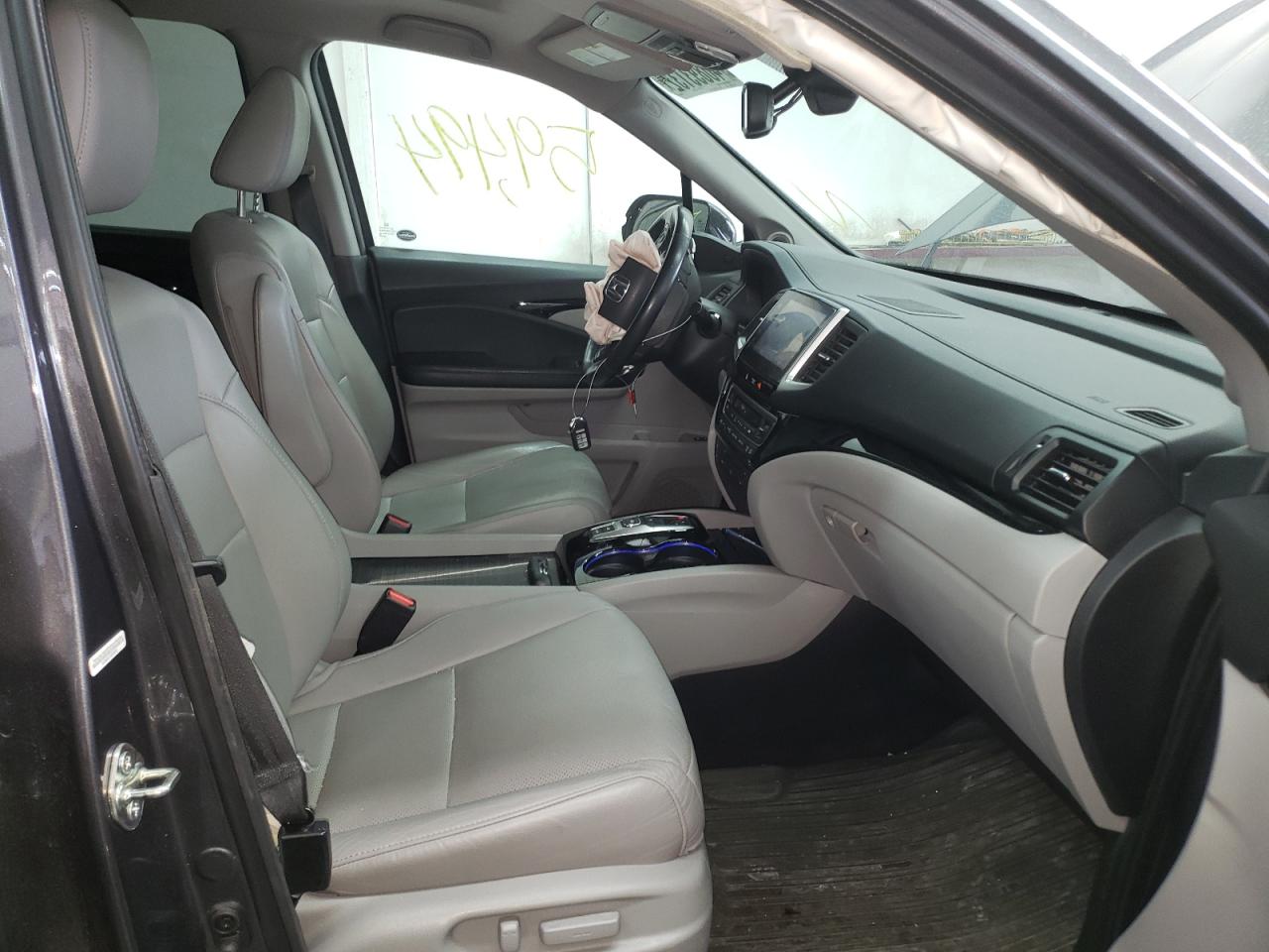 Photo 5 from auction – 2016 HONDA PILOT ELIT with VIN 5FNYF6H06GB044010
