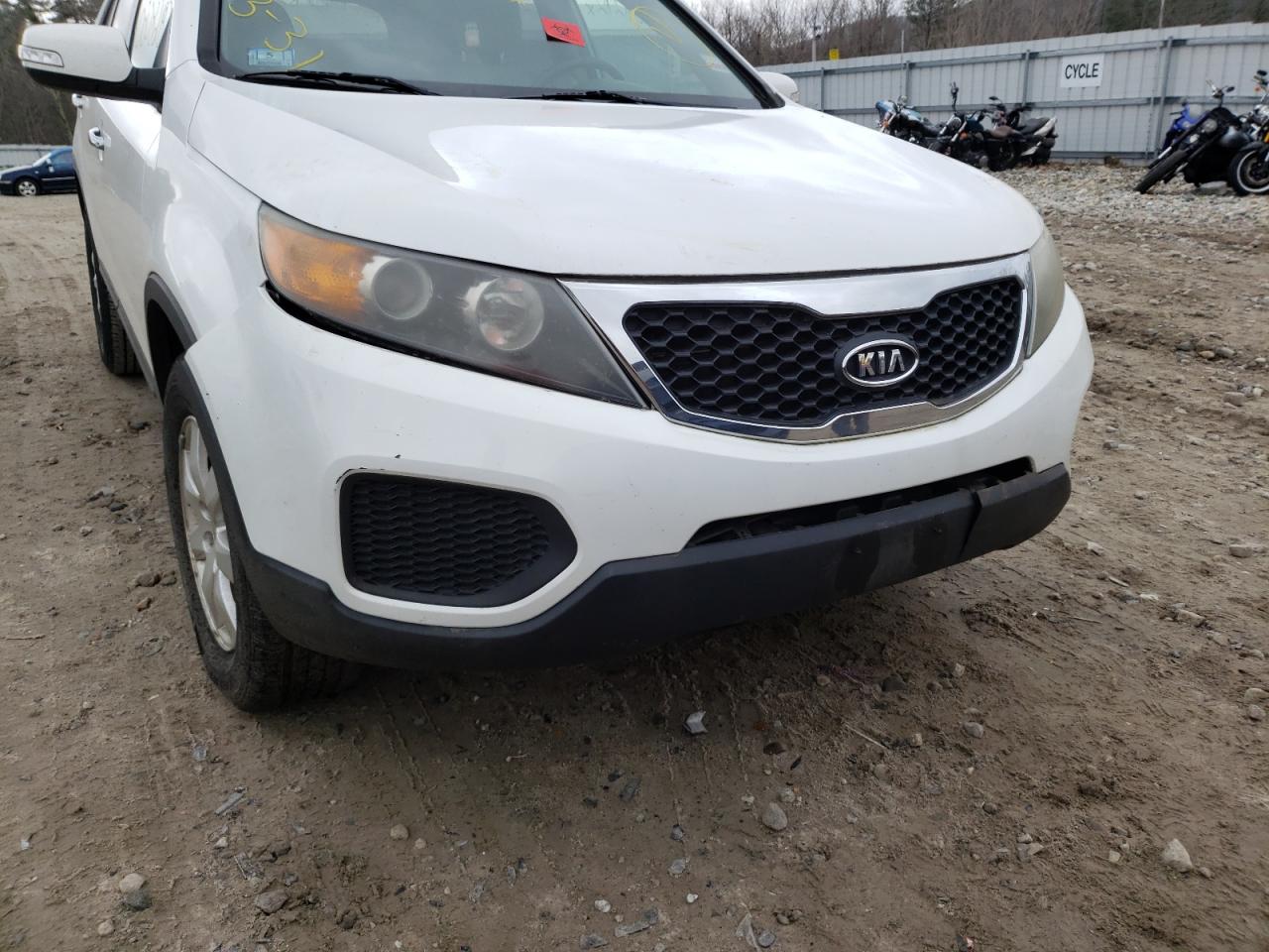 Photo 9 from auction – 2011 KIA SORENTO with VIN 5XYKT3A10BG009903