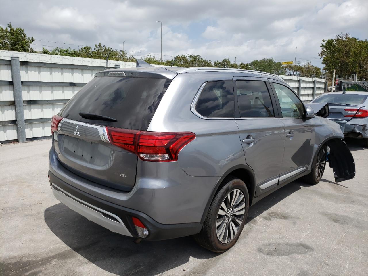 Photo 4 from auction – 2020 MITSUBISHI OUTLANDER with VIN JA4AD3A30LZ018818
