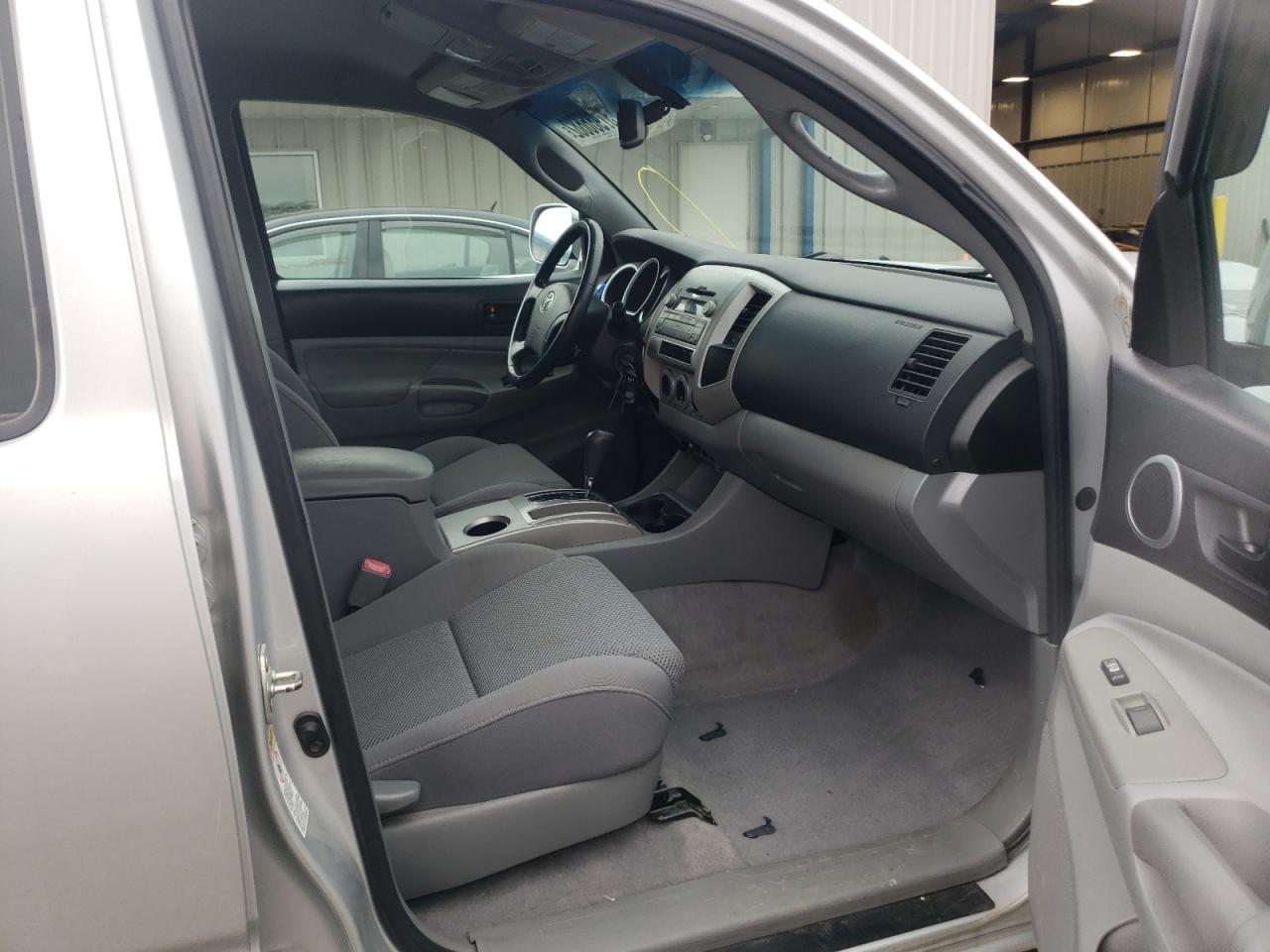 Photo 5 from auction – 2010 TOYOTA TACOMA DOU with VIN 3TMLU4EN3AM050161