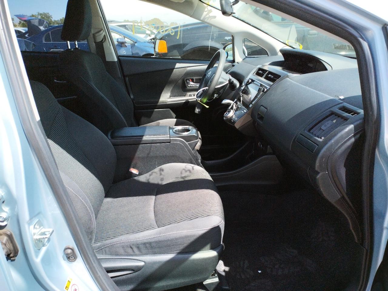 Photo 5 from auction – 2016 TOYOTA PRIUS V with VIN JTDZN3EU2GJ045788