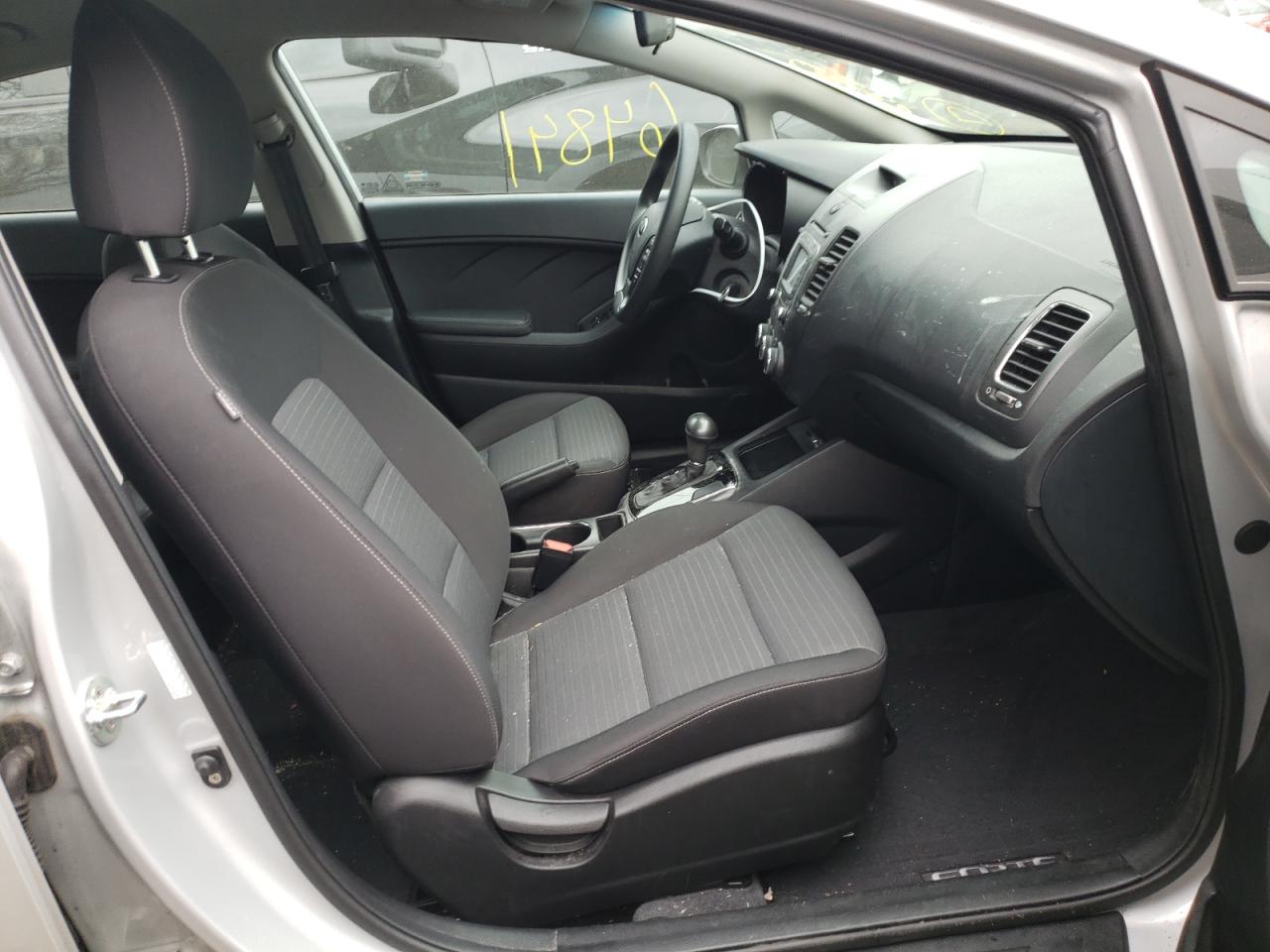 Photo 5 from auction – 2017 KIA FORTE LX with VIN 3KPFL4A72HE059302