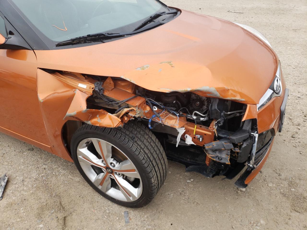 Photo 9 from auction – 2016 HYUNDAI VELOSTER with VIN KMHTC6AD0GU287007