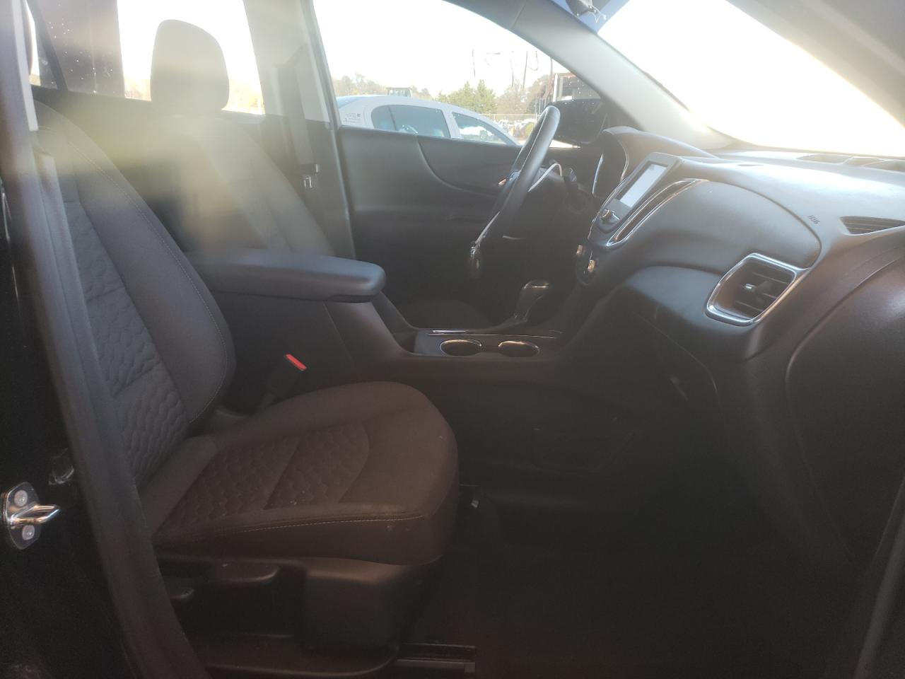 Photo 5 from auction – 2018 CHEVROLET EQUINOX LT with VIN 2GNAXJEV4J6142460