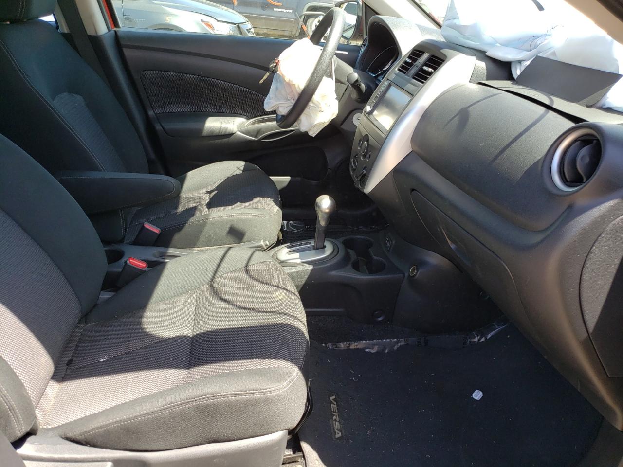 Photo 5 from auction – 2019 NISSAN VERSA S with VIN 3N1CN7AP8KL861437