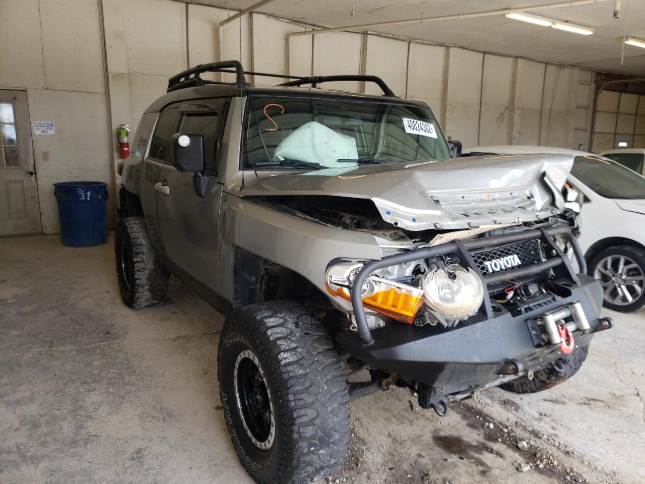 TOYOTA FJ CRUISER 2010 with VIN JTEBU4BF0AK080746 - Photo from auction