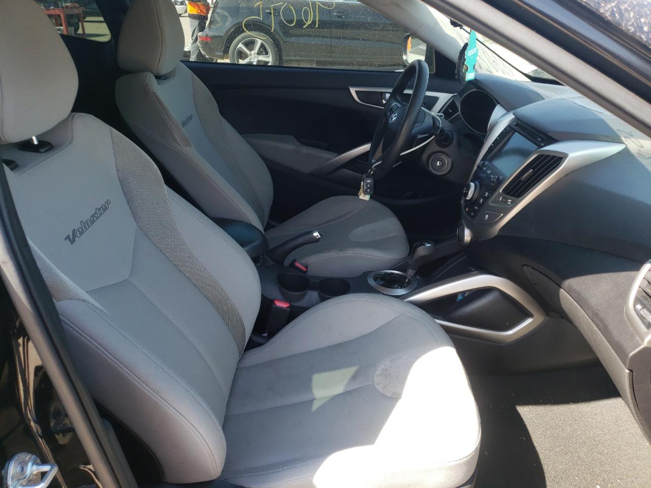Photo 5 from auction – 2012 HYUNDAI VELOSTER with VIN KMHTC6AD5CU049258