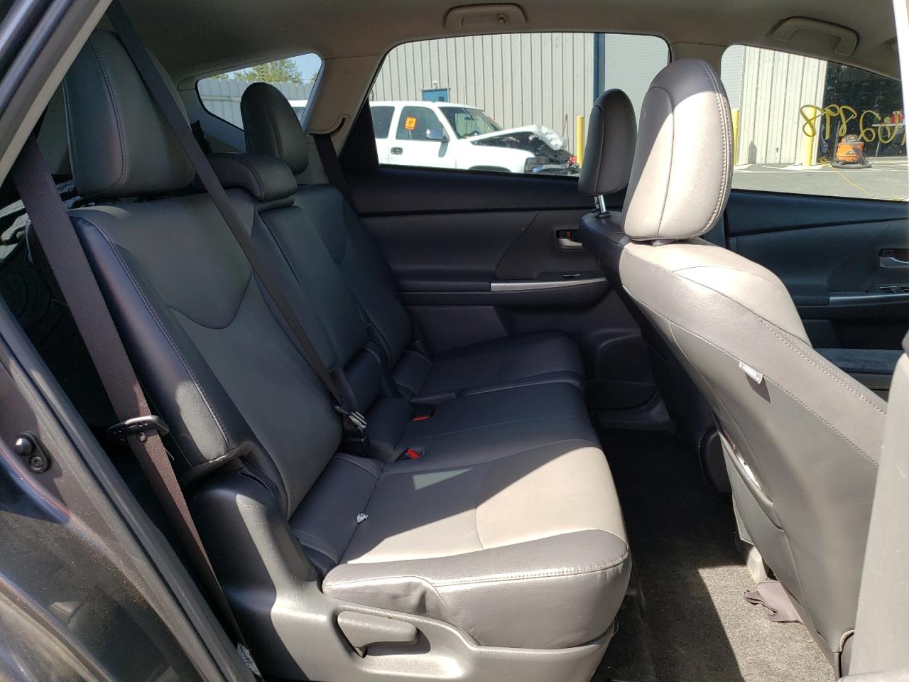 Photo 6 from auction – 2012 TOYOTA PRIUS V with VIN JTDZN3EU8C3076252