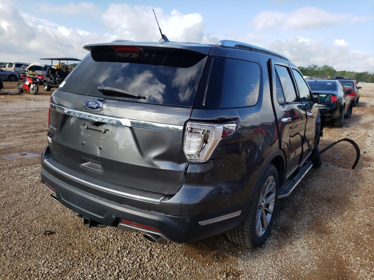 Photo 4 from auction – 2018 FORD EXPLORER L with VIN 1FM5K7F86JGB84659