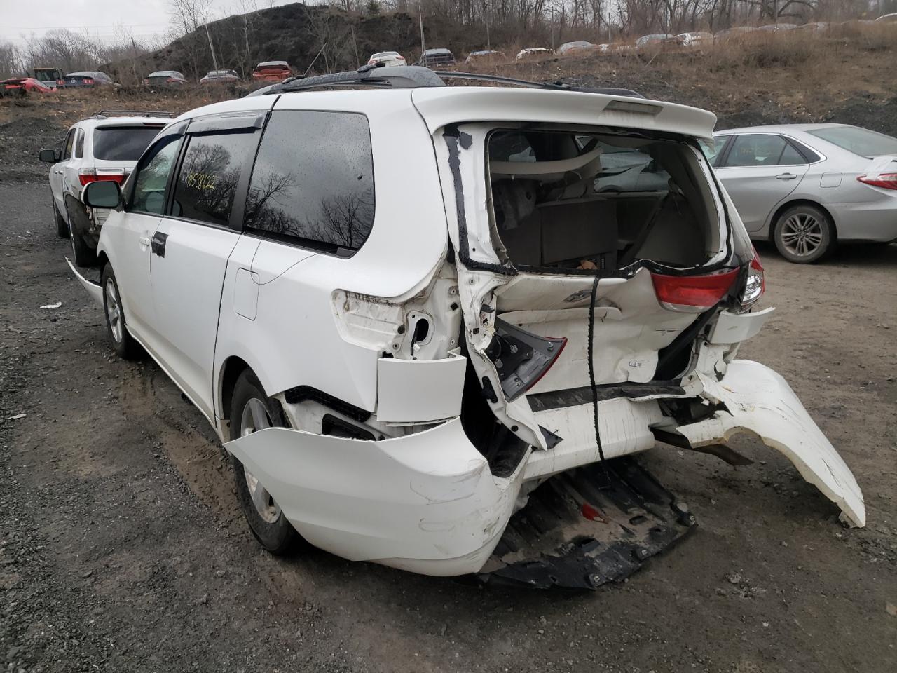 Photo 3 from auction – 2011 TOYOTA SIENNA LE with VIN 5TDKK3DC3BS172449