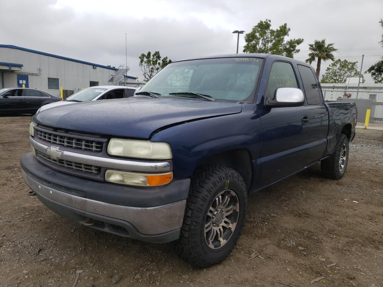 Photo 2 from auction – 2002 CHEVROLET SILVERADO with VIN 2GCEK19T221341524