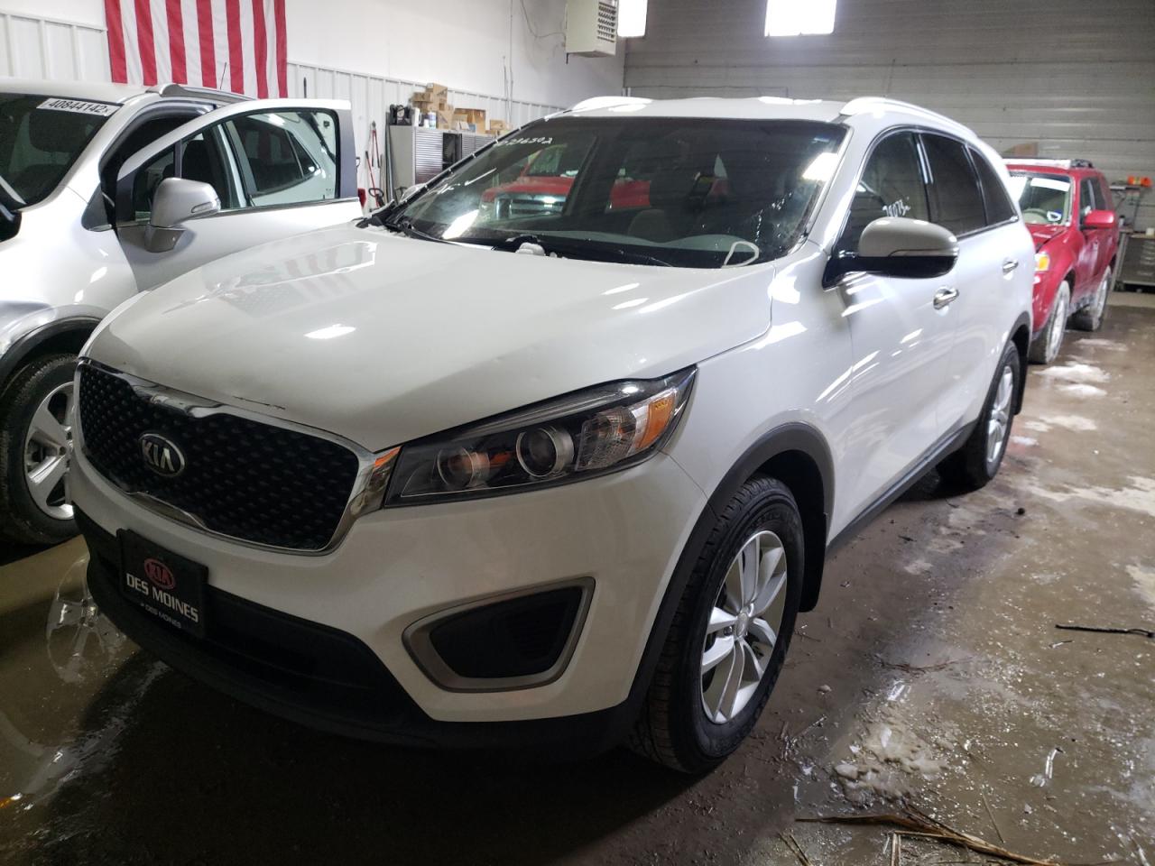 Photo 2 from auction – 2016 KIA SORENTO LX with VIN 5XYPG4A35GG119967