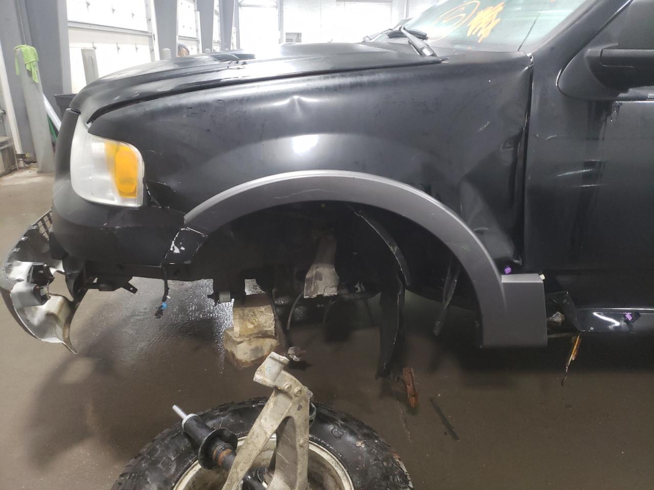 Photo 9 from auction – 2004 FORD EXPEDITION with VIN 1FMPU16L44LA46635