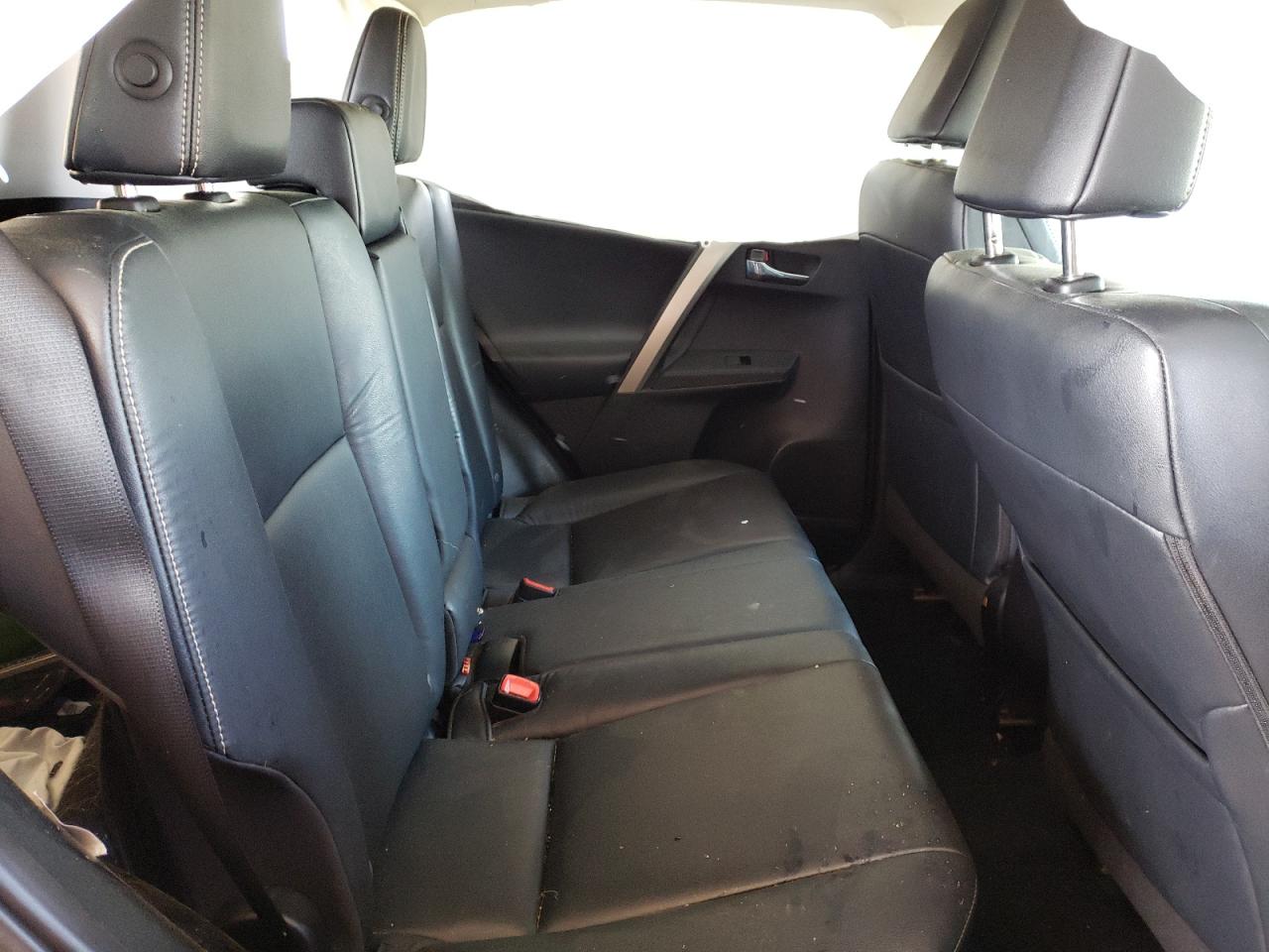 Photo 6 from auction – 2015 TOYOTA RAV4 LIMIT with VIN 2T3YFREV8FW190046