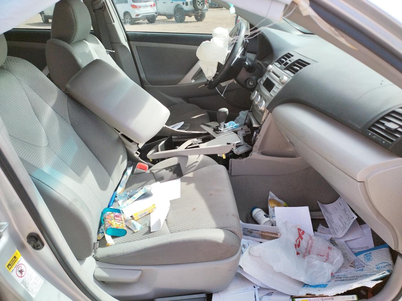 Photo 5 from auction – 2011 TOYOTA CAMRY BASE with VIN 4T1BF3EK0BU748872