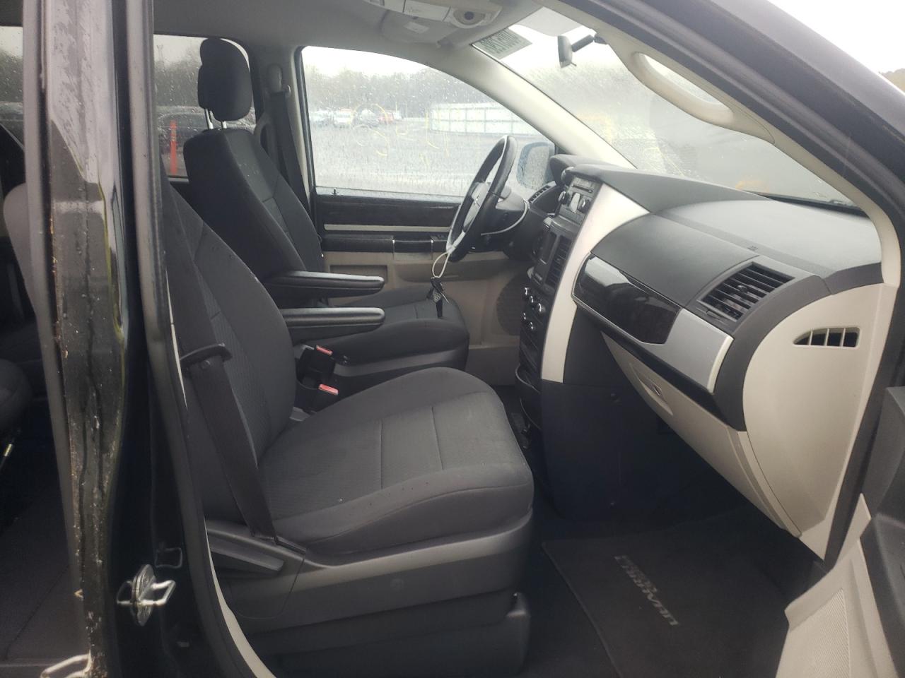 Photo 5 from auction – 2010 DODGE GRAND CARA with VIN 2D4RN5D14AR318111