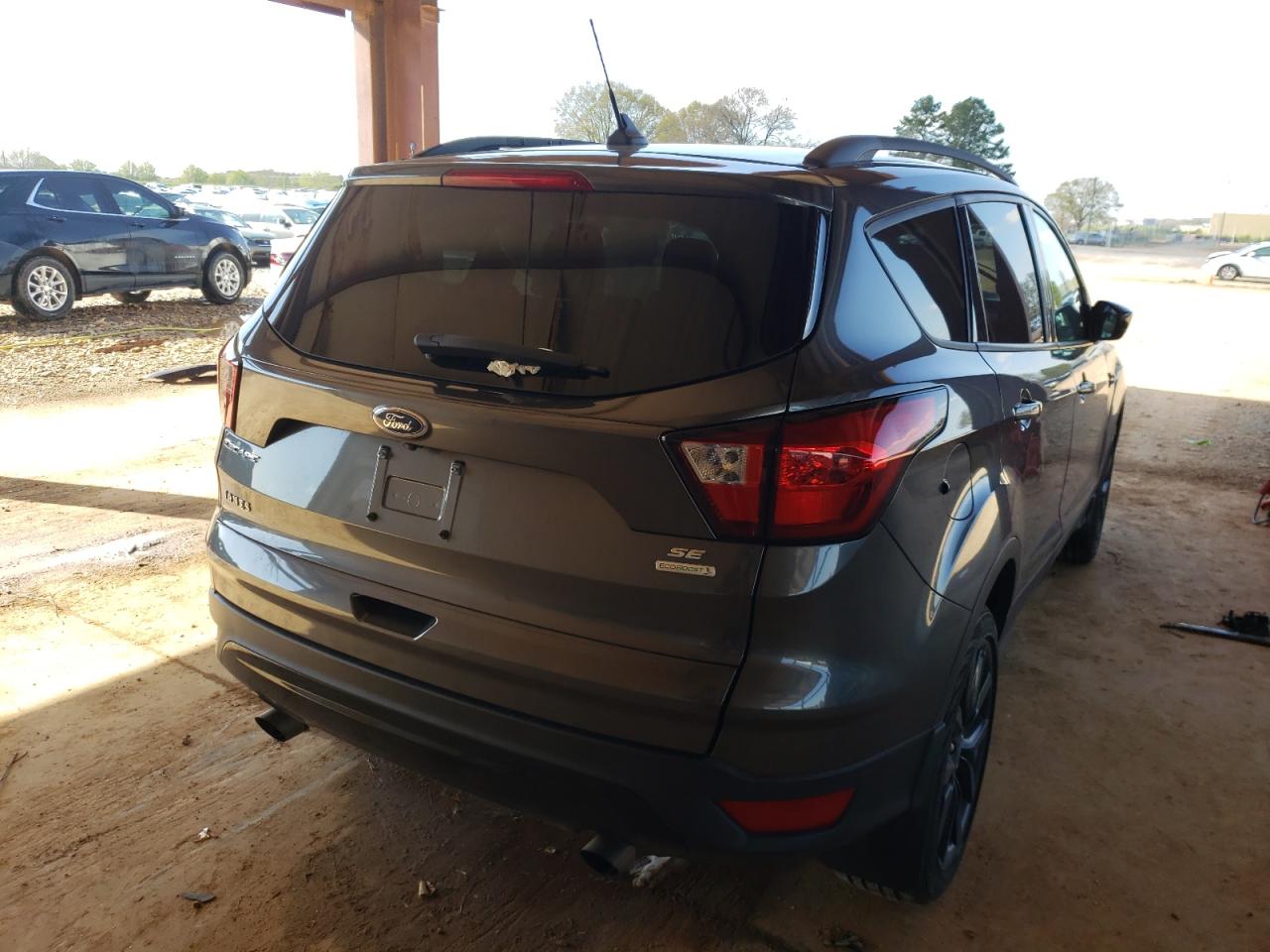 Photo 4 from auction – 2019 FORD ESCAPE SE with VIN 1FMCU0GD5KUB47268
