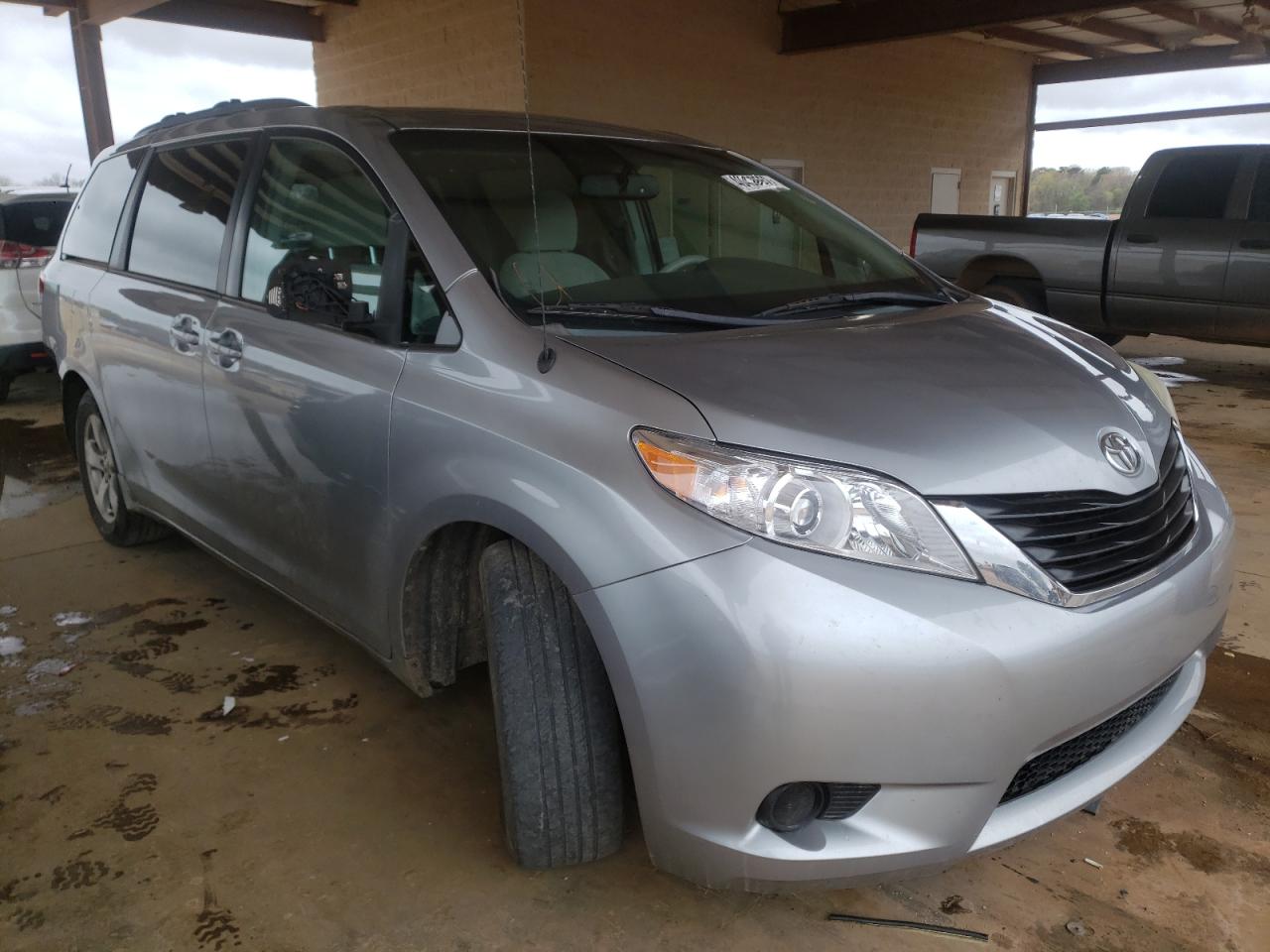 TOYOTA SIENNA LE 2014 with VIN 5TDKK3DC1ES443013 - Photo from auction