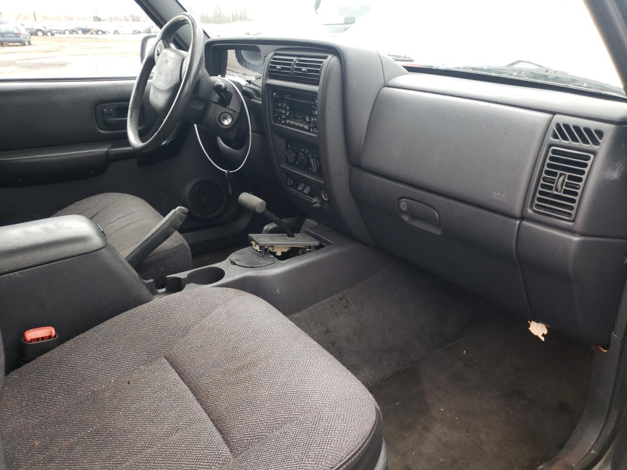 Photo 5 from auction – 2000 JEEP CHEROKEE C with VIN 1J4FF58S3YL206431