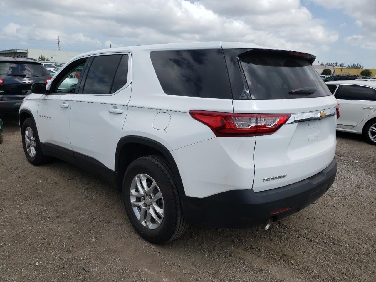 Photo 3 from auction – 2019 CHEVROLET TRAVERSE L with VIN 1GNERFKW8KJ180946