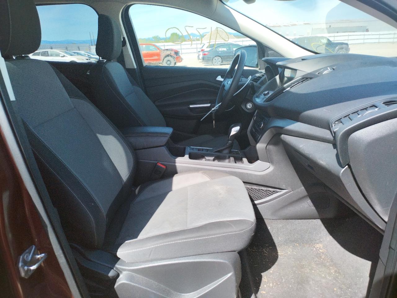 Photo 5 from auction – 2018 FORD ESCAPE SE with VIN 1FMCU0GD3JUC11676