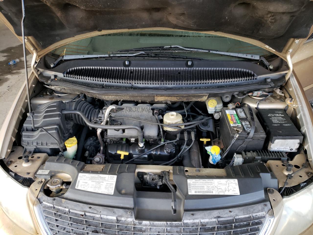 Photo 7 from auction – 2001 CHRYSLER TOWN & COU with VIN 2C8GP44381R336572