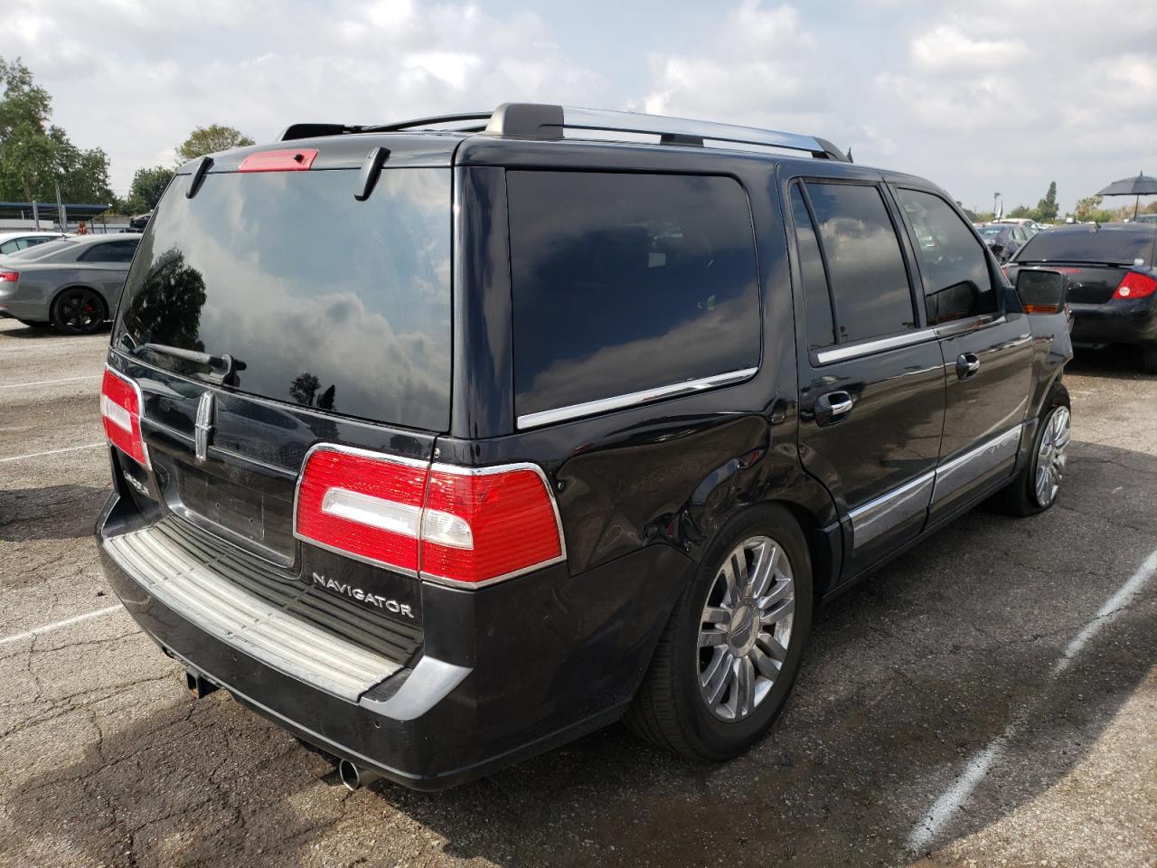 Photo 4 from auction – 2010 LINCOLN NAVIGATOR with VIN 5LMJJ2H52AEJ06847