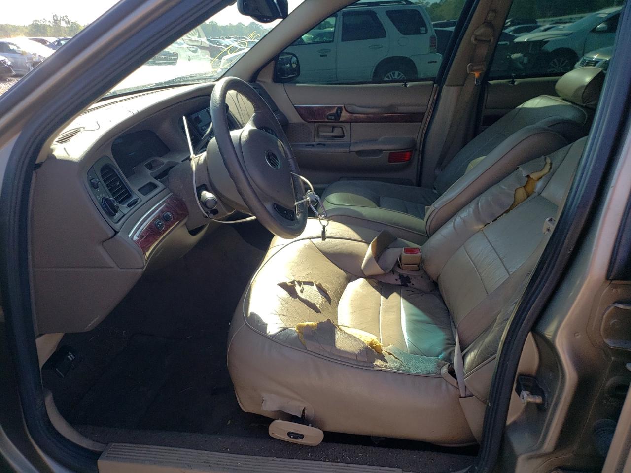 Photo 5 from auction – 2001 MERCURY GRAND MARQ with VIN 2MEFM75W51X661027