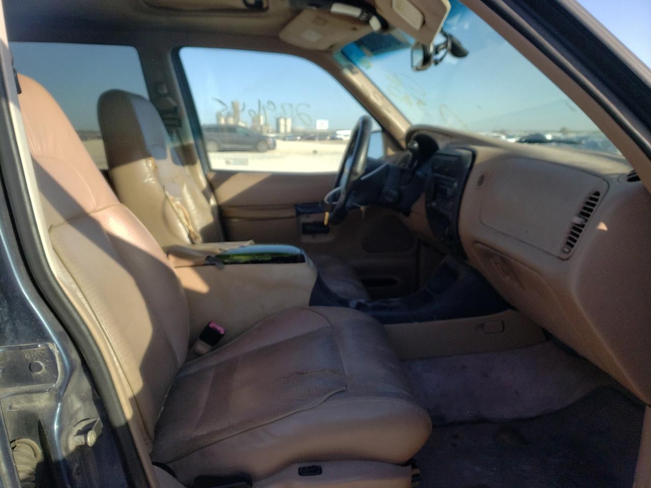 Photo 5 from auction – 1998 FORD EXPLORER with VIN 1FMZU32P3WZC16562