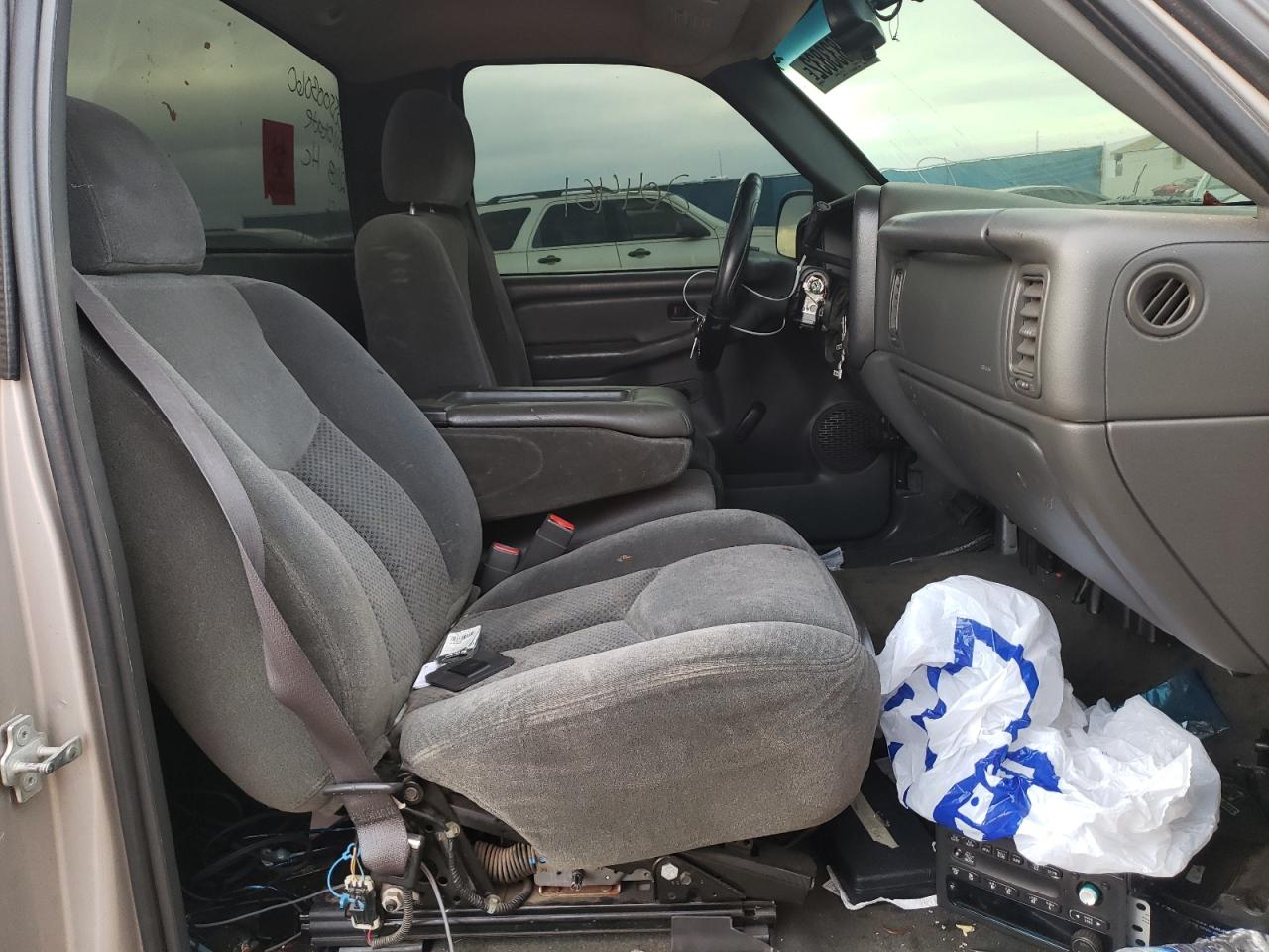 Photo 5 from auction – 2004 CHEVROLET SILVERADO with VIN 1GCEC14XX4Z196606