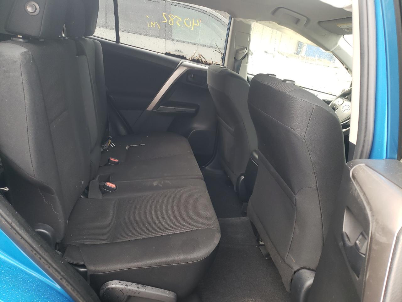 Photo 6 from auction – 2018 TOYOTA RAV4 LE with VIN JTMBFREV3JJ742811