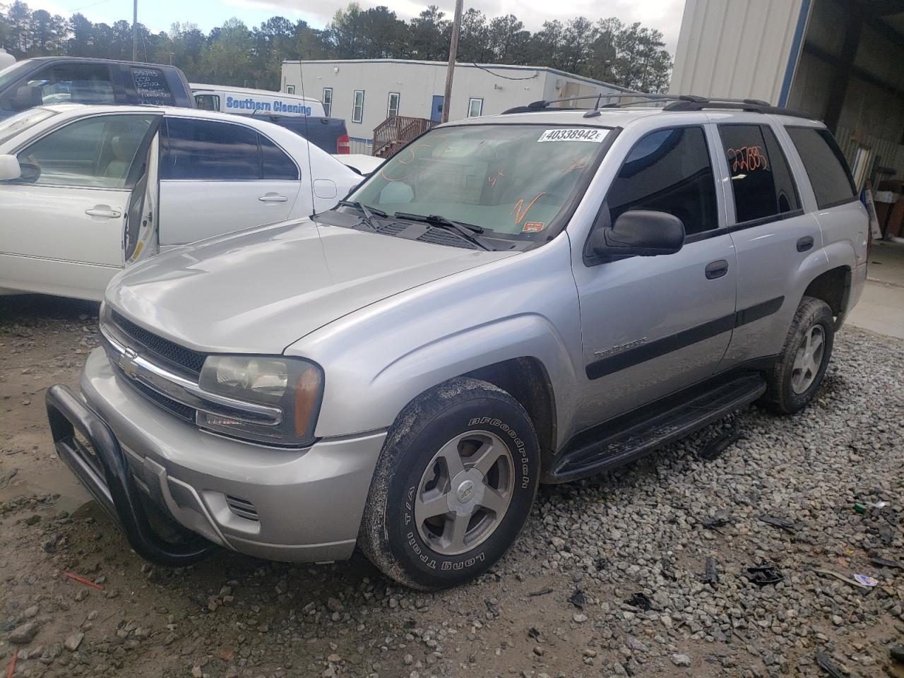 Photo 2 from auction – 2005 CHEVROLET TRAILBLAZE with VIN 1GNDS13S352144384