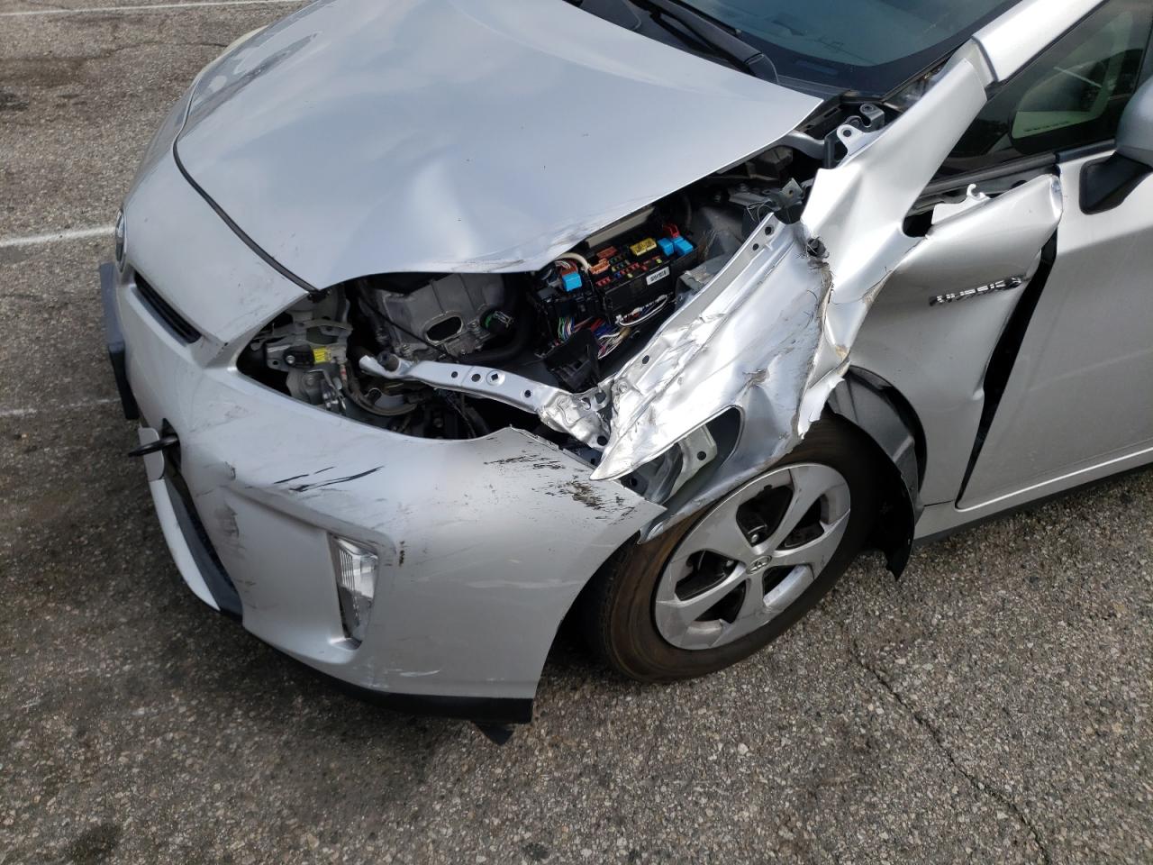 Photo 9 from auction – 2013 TOYOTA PRIUS with VIN JTDKN3DU8D5641771