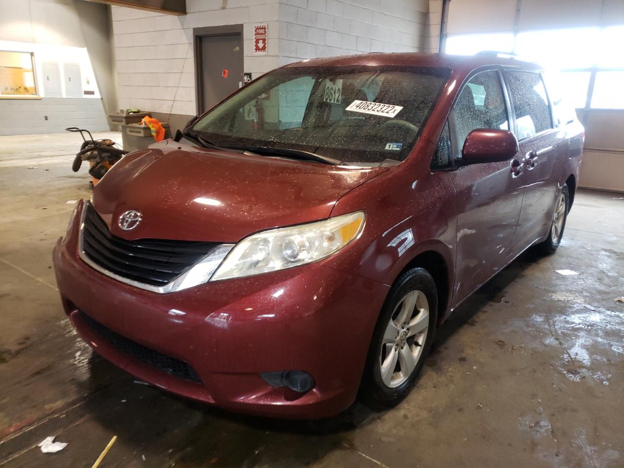 Photo 2 from auction – 2013 TOYOTA SIENNA LE with VIN 5TDKK3DC4DS312950