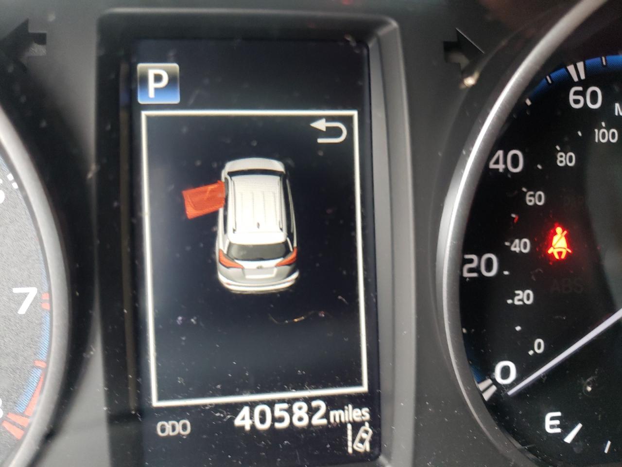 Photo 8 from auction – 2018 TOYOTA RAV4 LE with VIN JTMBFREV3JJ742811