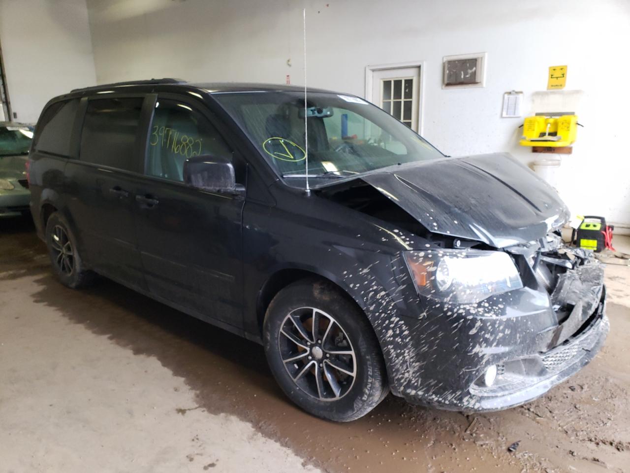 DODGE GRAND CARA 2017 con VIN 2C4RDGEG4HR697040 - Foto de la subasta